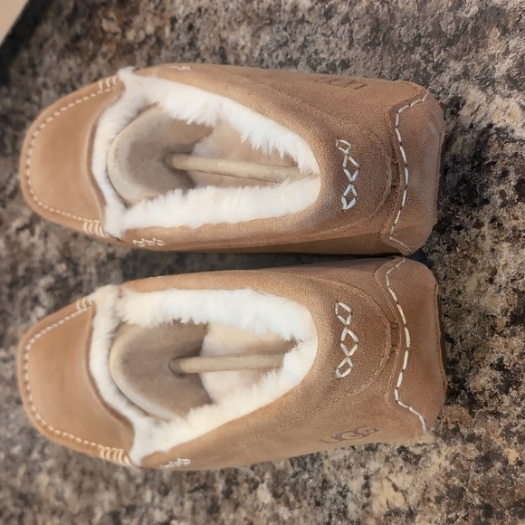 Ugg Ansley Water-Resistant Suede Wool Lined Slippers - Picture 6 of 9